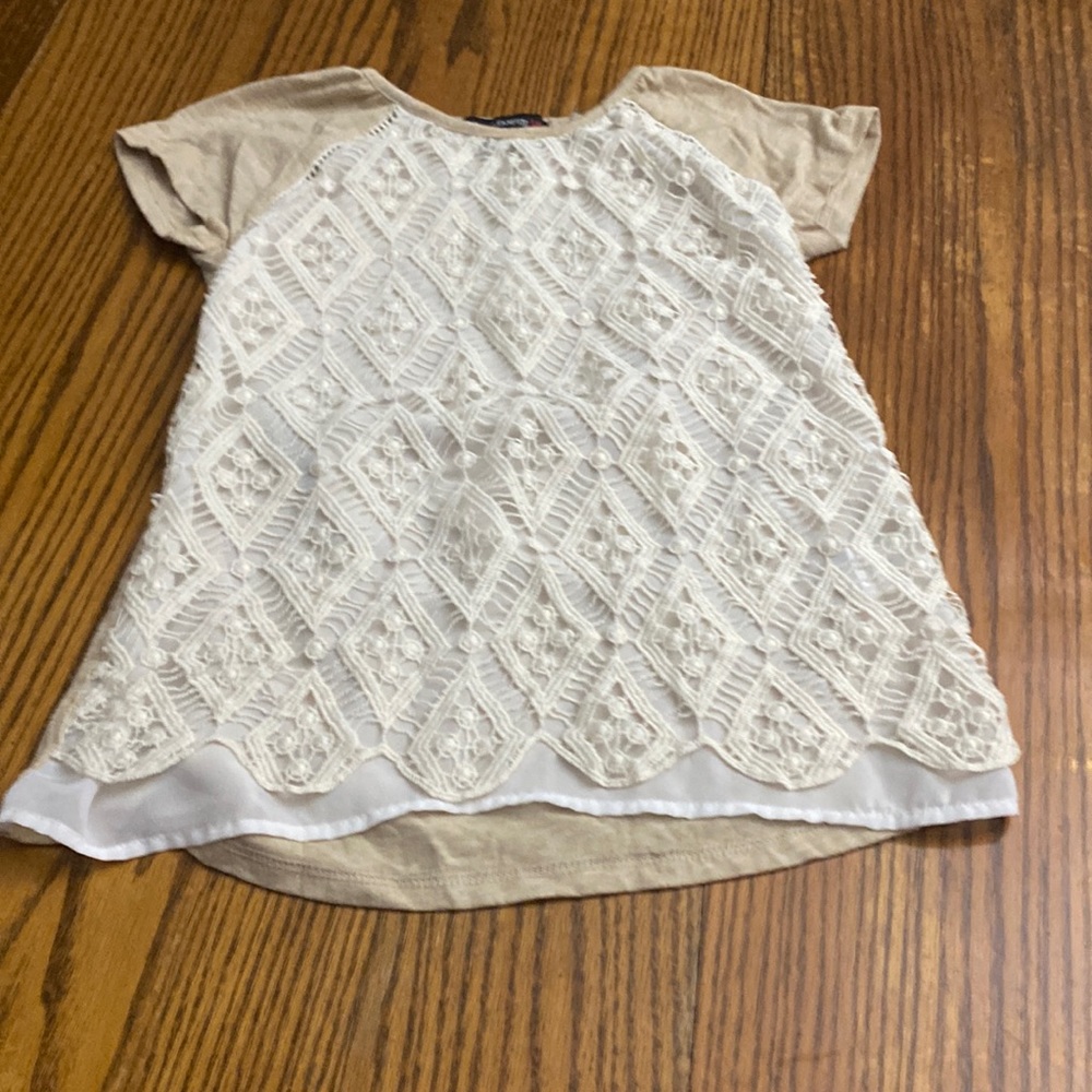 Cute coquette style shirt. Slightly worn. Summer!